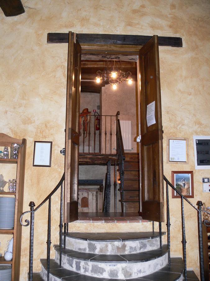 Bed and Breakfast Il Cappellaio Matto Montalto Ligure Exterior foto