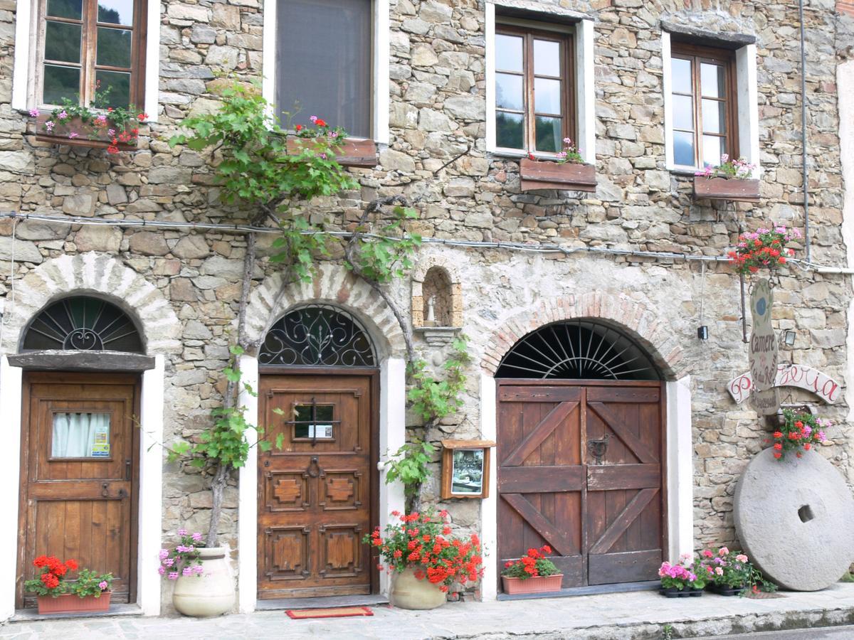 Bed and Breakfast Il Cappellaio Matto Montalto Ligure Exterior foto