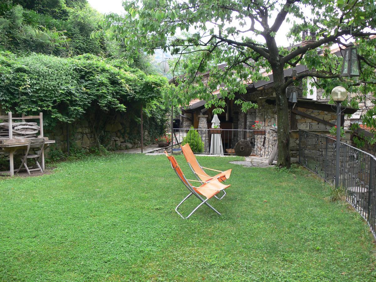 Bed and Breakfast Il Cappellaio Matto Montalto Ligure Exterior foto