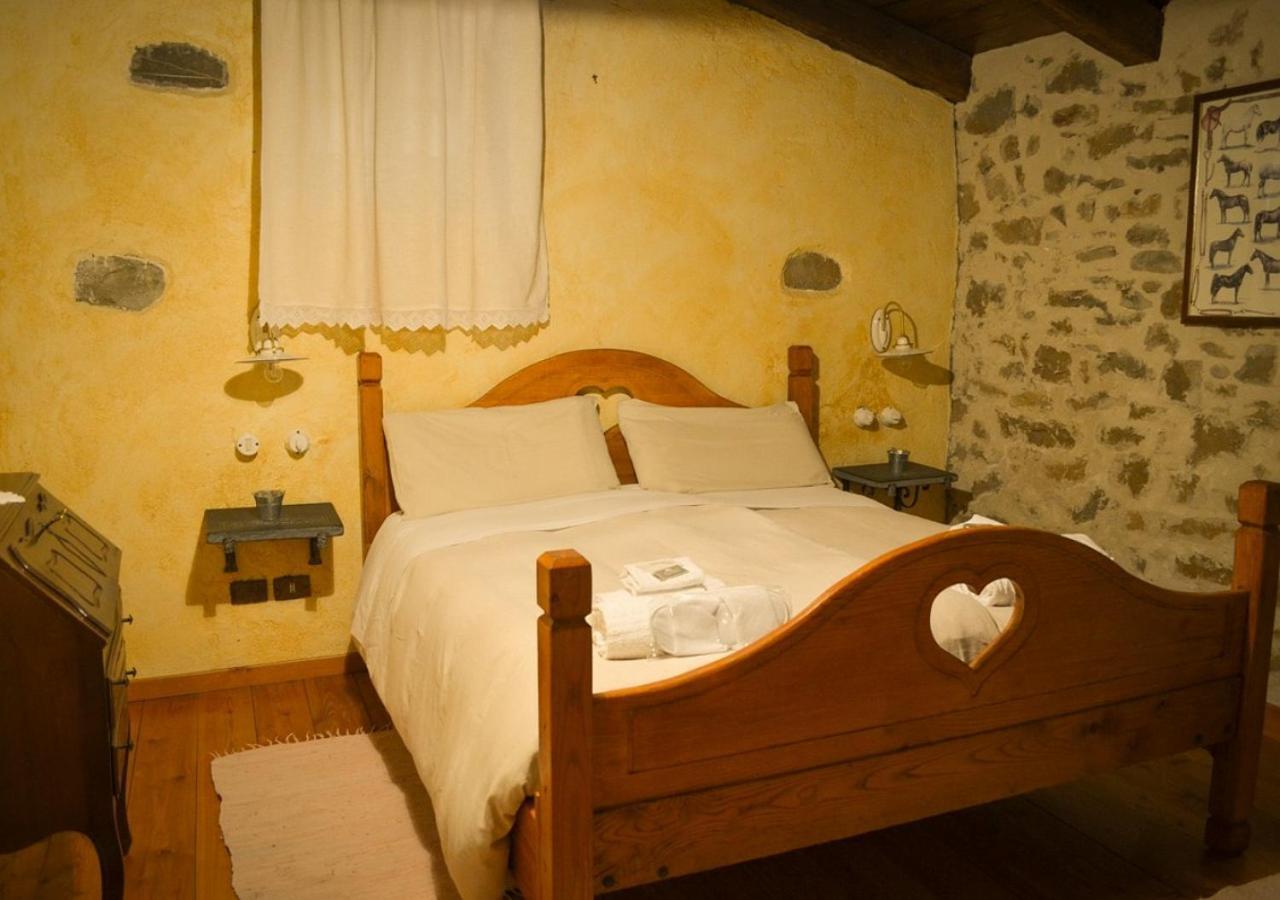 Bed and Breakfast Il Cappellaio Matto Montalto Ligure Exterior foto