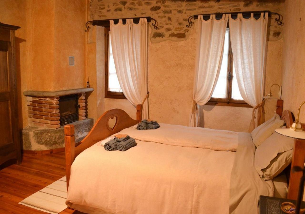 Bed and Breakfast Il Cappellaio Matto Montalto Ligure Exterior foto