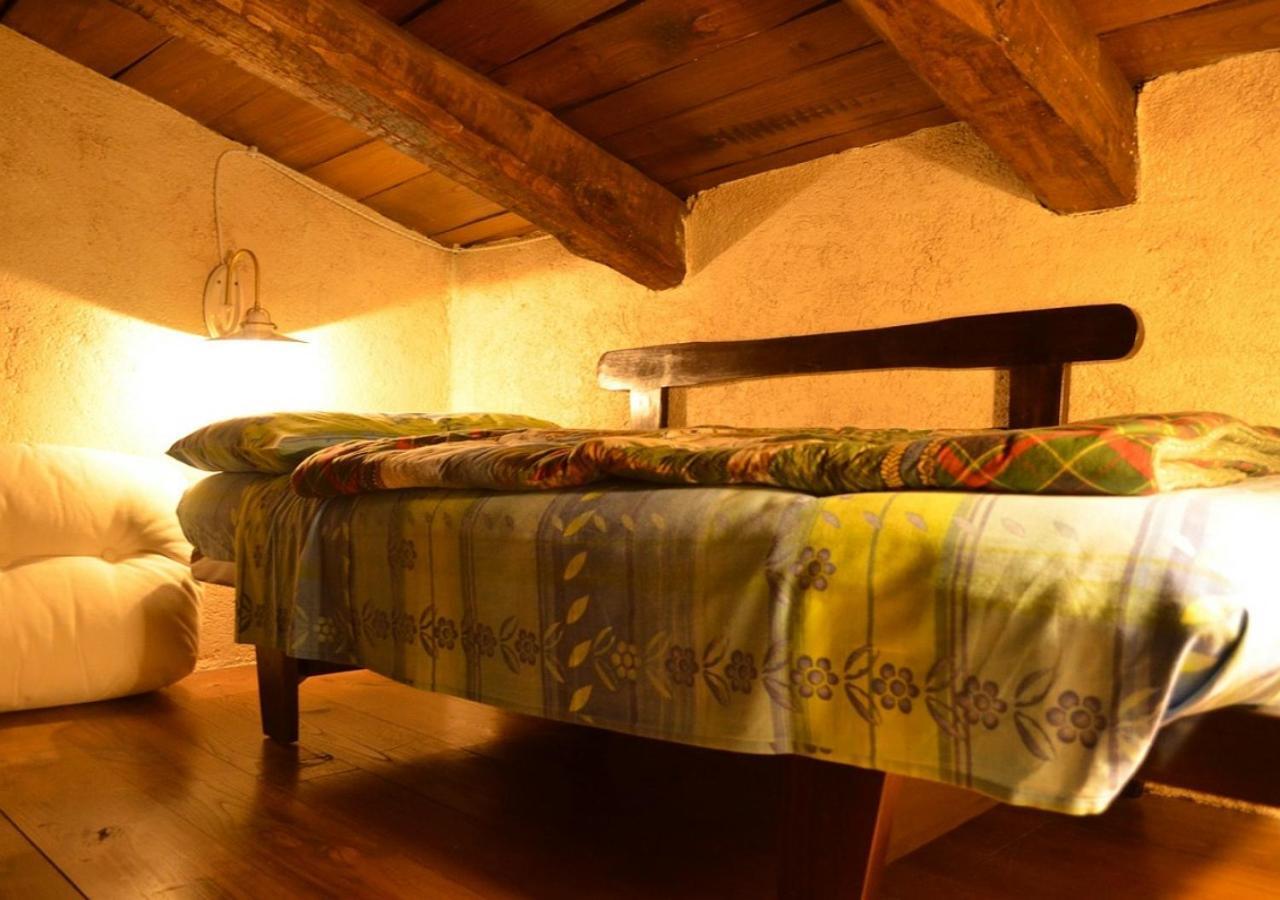 Bed and Breakfast Il Cappellaio Matto Montalto Ligure Exterior foto